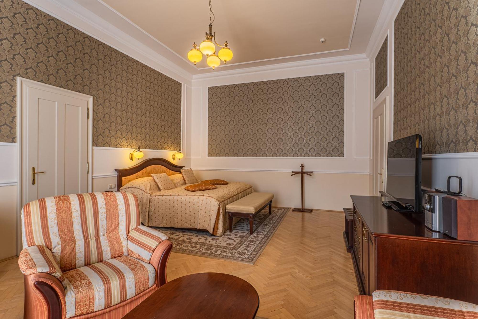 Hotel Radium Palace Jachymov Exterior photo
