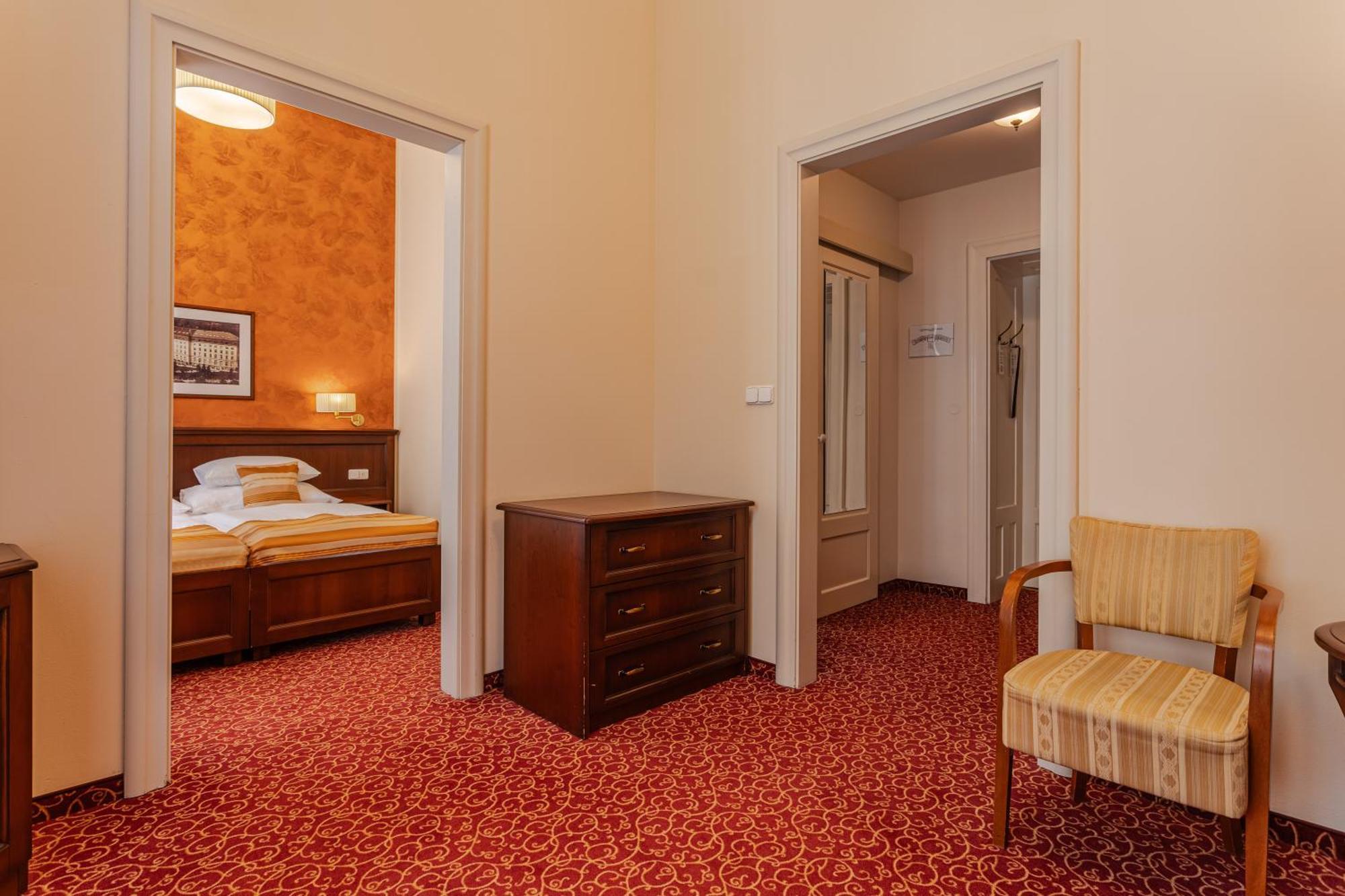 Hotel Radium Palace Jachymov Exterior photo