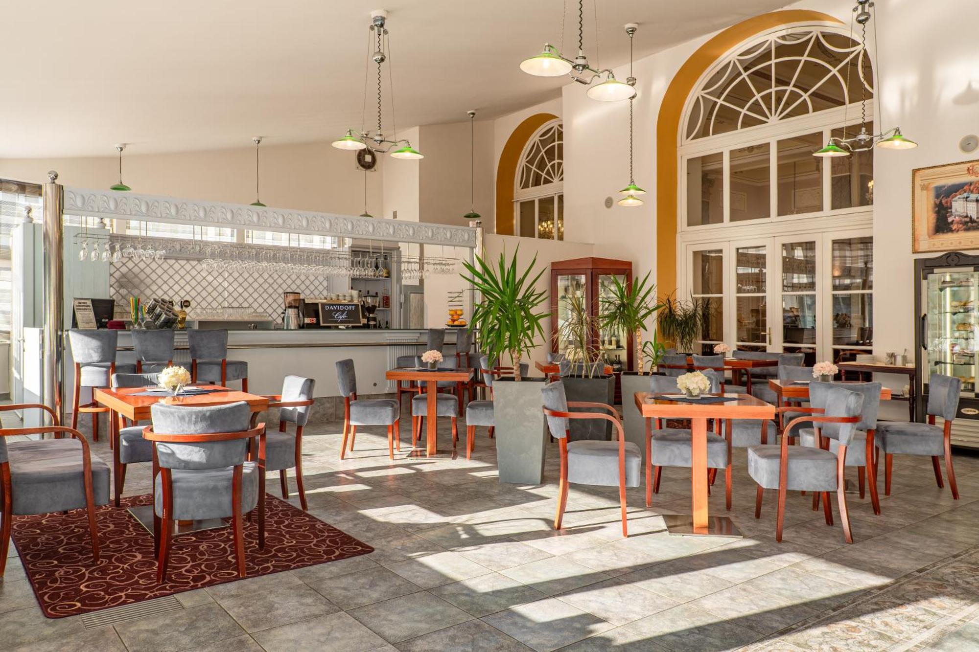 Hotel Radium Palace Jachymov Exterior photo